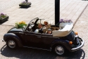 Trouwen in een Volkswagen Kever Cabriolet